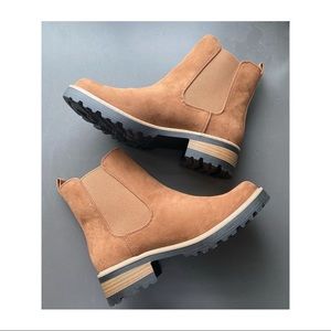 NEVER WORN - Dark Brown Water Repellent Boots